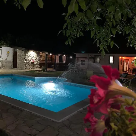 Villa Silent Village With Swimming Pool