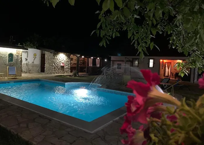 Villa Silent Village With Swimming Pool