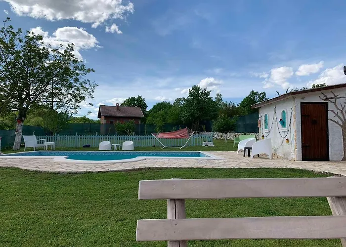 Silent Village With Swimming Pool וילה מוסטר